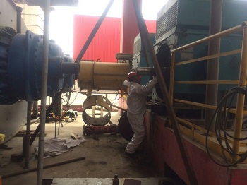 1000kw高压电机轴磨损现场修