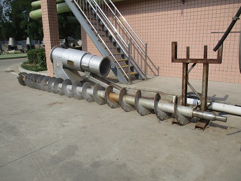 转鼓格栅螺旋输送轴磨损在线修复