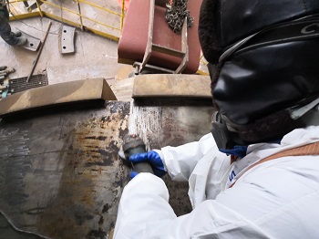 中联水泥史密斯立磨辊体磨损索雷技术在线修复