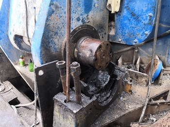 立磨磨辊摇臂轴承座磨损现场修复